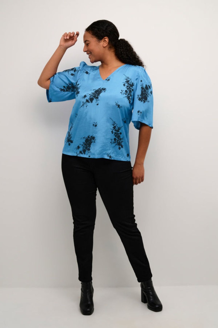 Overdele Kaffe Curve | Kcganja Blouse Regatta, Black Flower Print