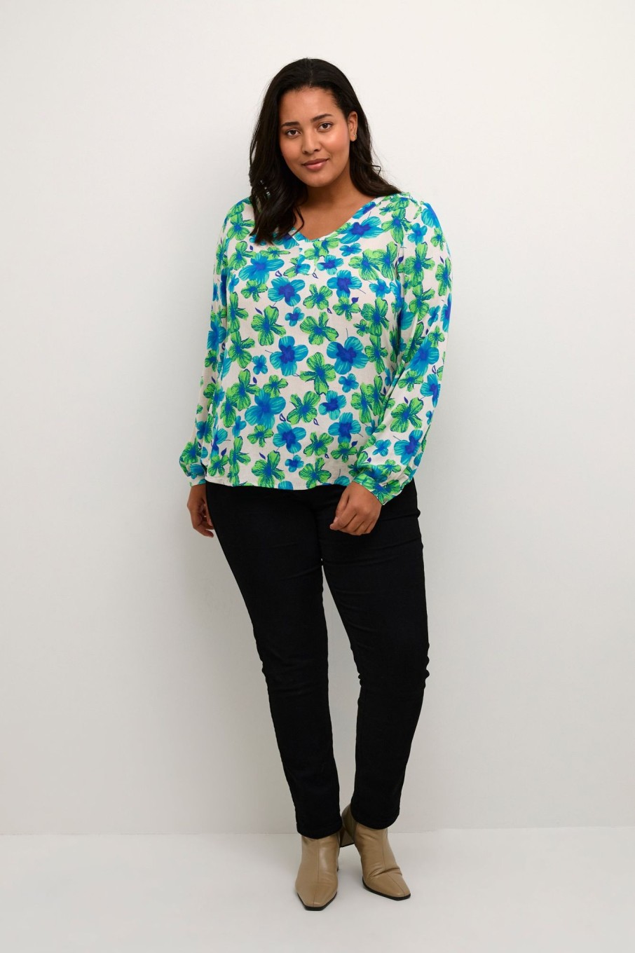 Overdele Kaffe Curve | Kcjanette Blouse 104920 Green And Blue Digital Flower