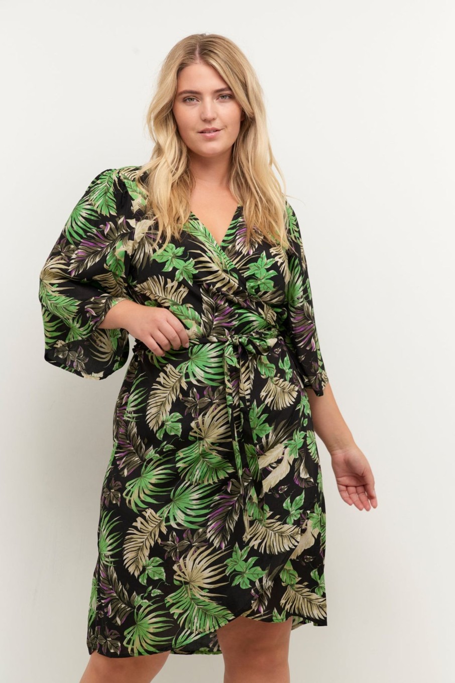 Overdele Kaffe Curve | Kclia Dress 104238 Green/Black/Violet Palm Print