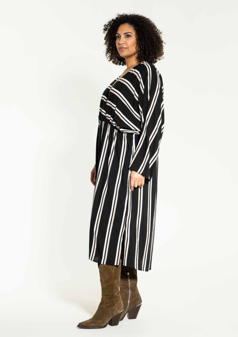 Overdele Studio | Stcabrina Dress Black With White Sand Stripes